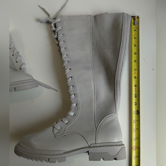 Boots - Picture 9 of 10